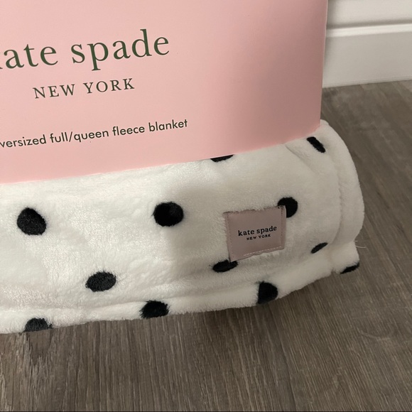 kate spade Bedding Nwt Kate Spade Fullqueen Fleece Blanket Poshmark